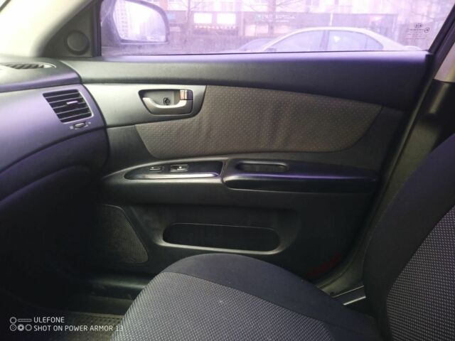 Черный Киа Маджентис, объемом двигателя 2 л и пробегом 335 тыс. км за 4000 $, фото 6 на Automoto.ua