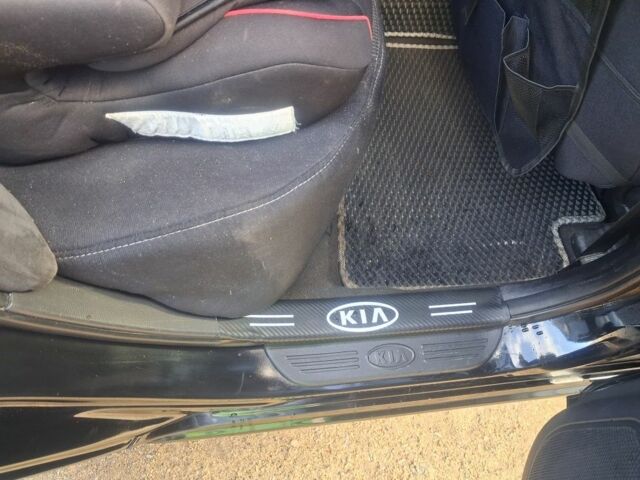 Чорний Кіа Маджентіс, об'ємом двигуна 2 л та пробігом 222 тис. км за 6500 $, фото 13 на Automoto.ua