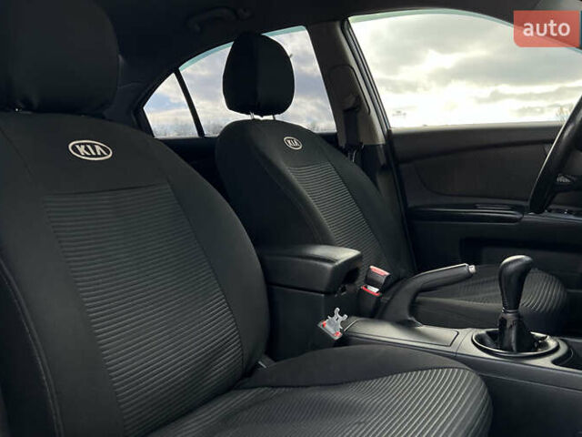 Чорний Кіа Маджентіс, об'ємом двигуна 2 л та пробігом 174 тис. км за 4800 $, фото 14 на Automoto.ua