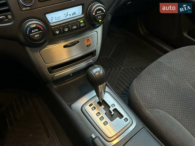 Черный Киа Маджентис, объемом двигателя 2 л и пробегом 362 тыс. км за 4300 $, фото 37 на Automoto.ua