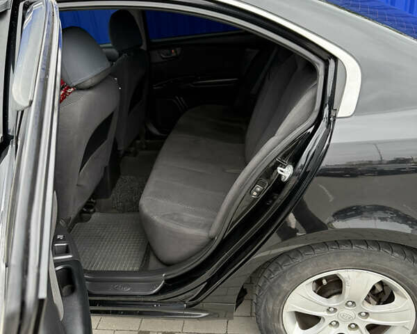 Чорний Кіа Маджентіс, об'ємом двигуна 2 л та пробігом 170 тис. км за 6300 $, фото 13 на Automoto.ua