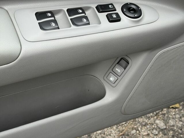 Черный Киа Маджентис, объемом двигателя 0 л и пробегом 125 тыс. км за 7500 $, фото 13 на Automoto.ua