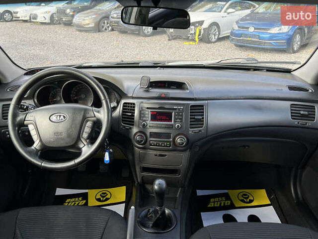 Чорний Кіа Маджентіс, об'ємом двигуна 2 л та пробігом 174 тис. км за 4800 $, фото 6 на Automoto.ua