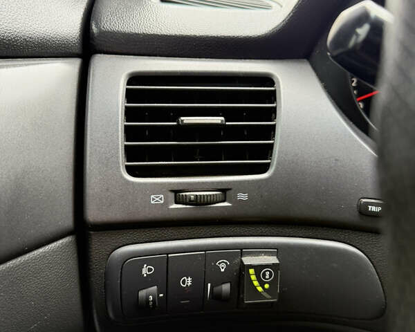 Чорний Кіа Маджентіс, об'ємом двигуна 2 л та пробігом 170 тис. км за 6300 $, фото 17 на Automoto.ua