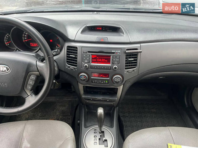Чорний Кіа Маджентіс, об'ємом двигуна 2 л та пробігом 250 тис. км за 6999 $, фото 5 на Automoto.ua