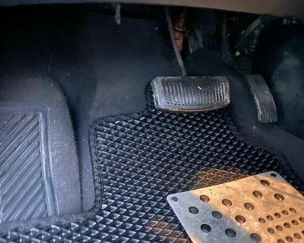 Черный Киа Маджентис, объемом двигателя 2 л и пробегом 208 тыс. км за 6400 $, фото 17 на Automoto.ua