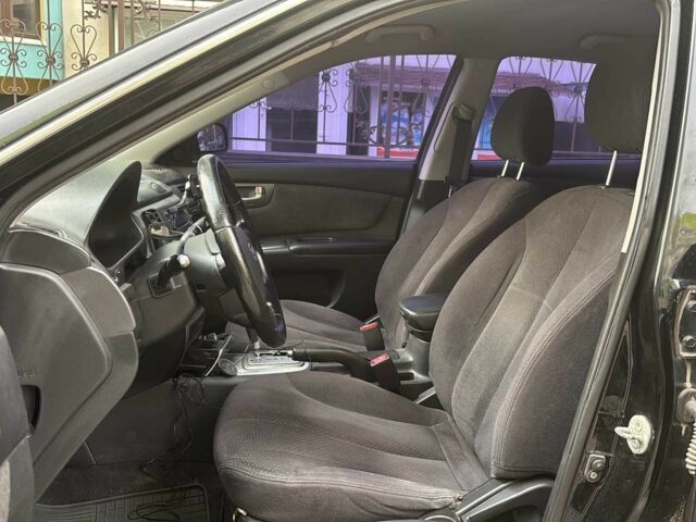 Черный Киа Маджентис, объемом двигателя 2 л и пробегом 250 тыс. км за 5814 $, фото 4 на Automoto.ua
