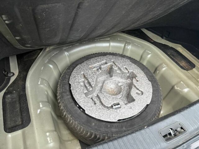 Черный Киа Маджентис, объемом двигателя 2 л и пробегом 260 тыс. км за 2400 $, фото 7 на Automoto.ua