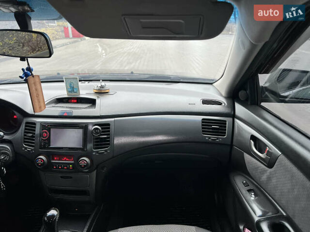 Черный Киа Маджентис, объемом двигателя 2 л и пробегом 229 тыс. км за 5555 $, фото 25 на Automoto.ua