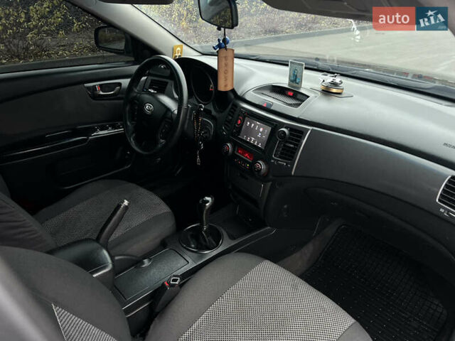 Черный Киа Маджентис, объемом двигателя 2 л и пробегом 229 тыс. км за 5555 $, фото 42 на Automoto.ua