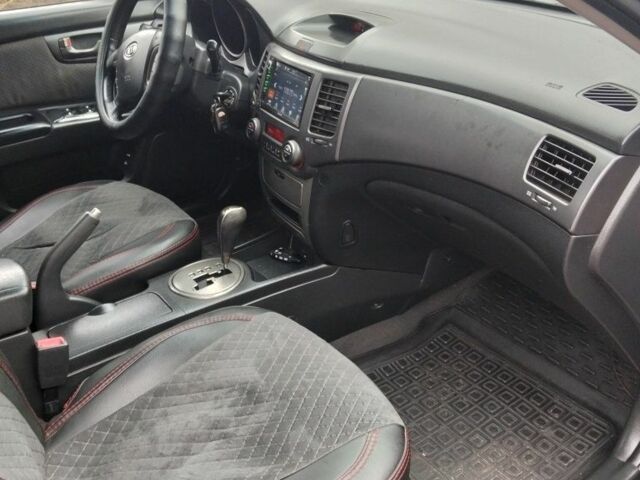 Чорний Кіа Маджентіс, об'ємом двигуна 2 л та пробігом 215 тис. км за 6700 $, фото 3 на Automoto.ua