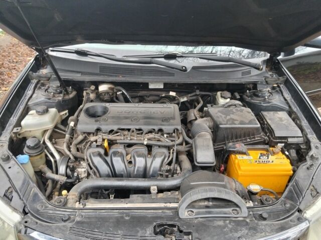 Чорний Кіа Маджентіс, об'ємом двигуна 2 л та пробігом 215 тис. км за 6700 $, фото 6 на Automoto.ua