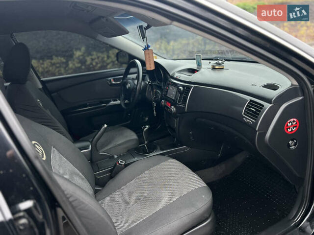 Черный Киа Маджентис, объемом двигателя 2 л и пробегом 229 тыс. км за 5555 $, фото 43 на Automoto.ua
