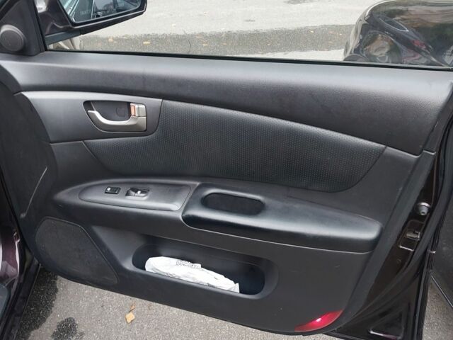 Коричневый Киа Маджентис, объемом двигателя 2.7 л и пробегом 355 тыс. км за 4400 $, фото 13 на Automoto.ua