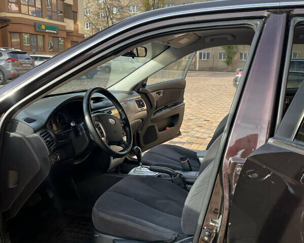 Коричневый Киа Маджентис, объемом двигателя 2 л и пробегом 192 тыс. км за 5900 $, фото 5 на Automoto.ua