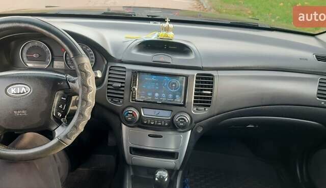 Коричневий Кіа Маджентіс, об'ємом двигуна 2 л та пробігом 278 тис. км за 5800 $, фото 19 на Automoto.ua