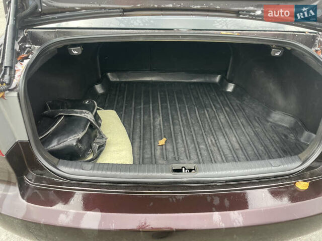 Коричневий Кіа Маджентіс, об'ємом двигуна 2 л та пробігом 170 тис. км за 6808 $, фото 5 на Automoto.ua