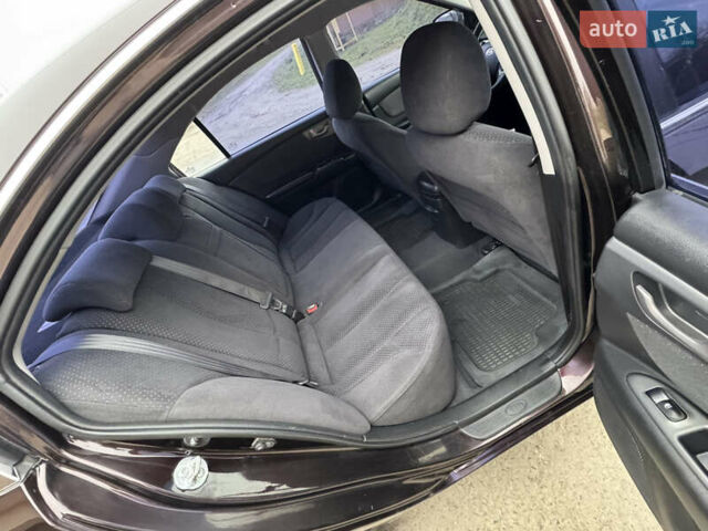 Коричневий Кіа Маджентіс, об'ємом двигуна 2 л та пробігом 157 тис. км за 5900 $, фото 28 на Automoto.ua