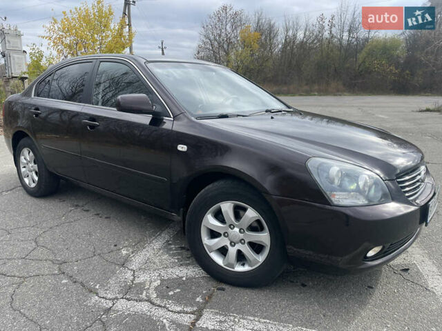 Коричневий Кіа Маджентіс, об'ємом двигуна 2 л та пробігом 170 тис. км за 6808 $, фото 2 на Automoto.ua