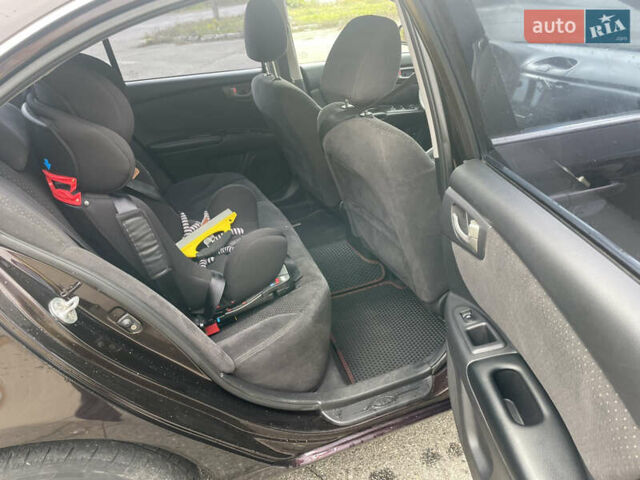 Коричневий Кіа Маджентіс, об'ємом двигуна 2 л та пробігом 170 тис. км за 6808 $, фото 10 на Automoto.ua