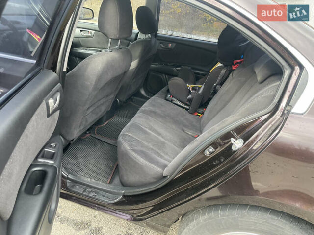 Коричневий Кіа Маджентіс, об'ємом двигуна 2 л та пробігом 170 тис. км за 6808 $, фото 9 на Automoto.ua