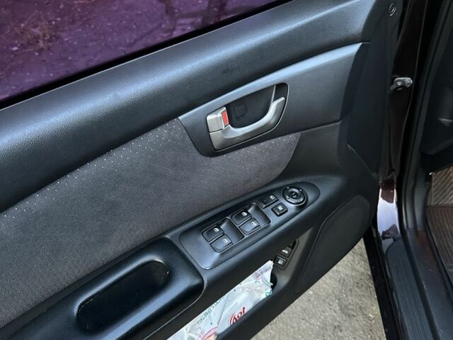 Коричневый Киа Маджентис, объемом двигателя 2 л и пробегом 183 тыс. км за 5500 $, фото 4 на Automoto.ua