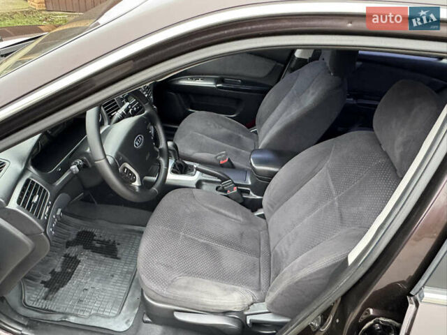 Коричневий Кіа Маджентіс, об'ємом двигуна 2 л та пробігом 157 тис. км за 5900 $, фото 21 на Automoto.ua