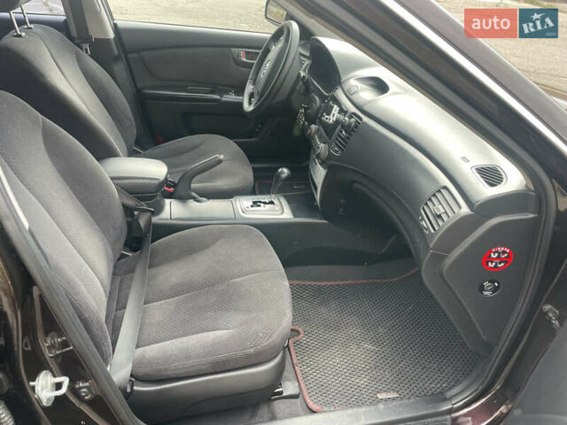 Коричневий Кіа Маджентіс, об'ємом двигуна 2 л та пробігом 170 тис. км за 6808 $, фото 11 на Automoto.ua