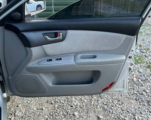 Кіа Маджентіс, об'ємом двигуна 2 л та пробігом 284 тис. км за 4500 $, фото 6 на Automoto.ua
