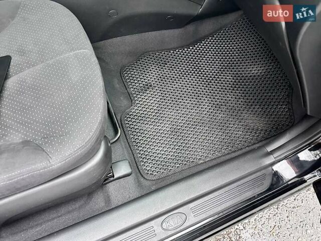 Кіа Маджентіс, об'ємом двигуна 2 л та пробігом 121 тис. км за 7800 $, фото 32 на Automoto.ua