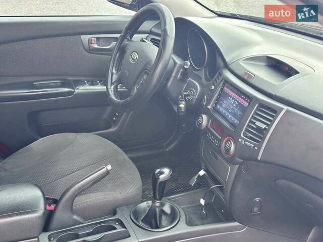 Кіа Маджентіс, об'ємом двигуна 2 л та пробігом 121 тис. км за 7800 $, фото 33 на Automoto.ua