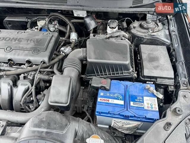 Кіа Маджентіс, об'ємом двигуна 2 л та пробігом 121 тис. км за 7800 $, фото 21 на Automoto.ua