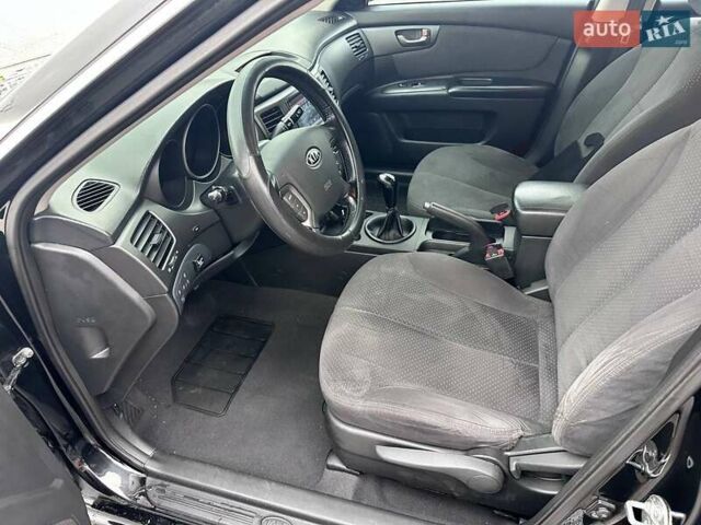 Кіа Маджентіс, об'ємом двигуна 2 л та пробігом 121 тис. км за 7800 $, фото 27 на Automoto.ua