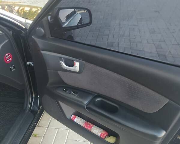 Киа Маджентис, объемом двигателя 2 л и пробегом 257 тыс. км за 5900 $, фото 22 на Automoto.ua
