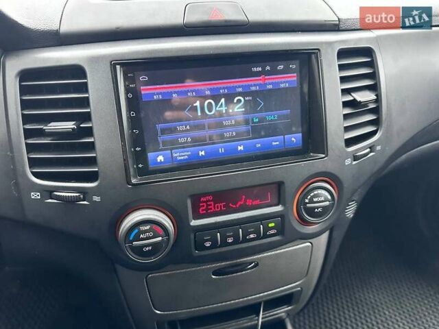 Кіа Маджентіс, об'ємом двигуна 2 л та пробігом 121 тис. км за 7800 $, фото 18 на Automoto.ua