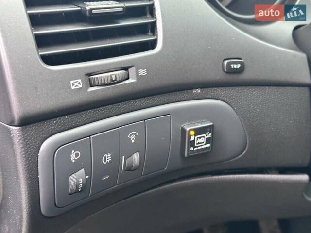 Кіа Маджентіс, об'ємом двигуна 2 л та пробігом 121 тис. км за 7800 $, фото 25 на Automoto.ua