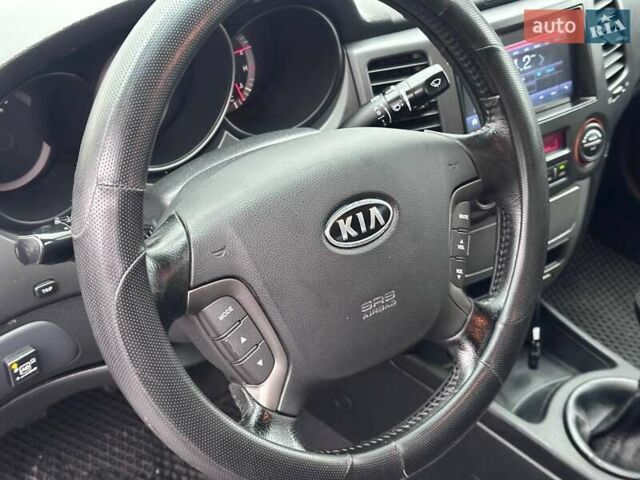 Кіа Маджентіс, об'ємом двигуна 2 л та пробігом 121 тис. км за 7800 $, фото 23 на Automoto.ua