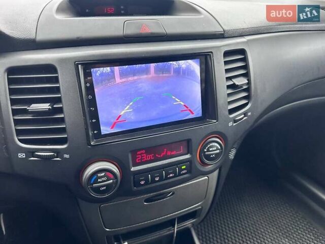 Кіа Маджентіс, об'ємом двигуна 2 л та пробігом 121 тис. км за 7800 $, фото 17 на Automoto.ua