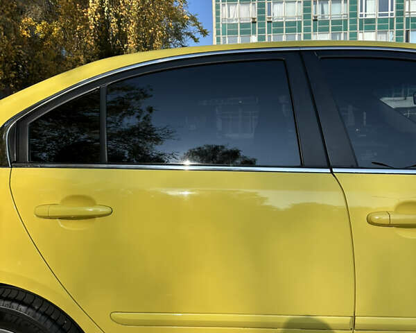 Жовтий Кіа Маджентіс, об'ємом двигуна 2 л та пробігом 257 тис. км за 4300 $, фото 23 на Automoto.ua