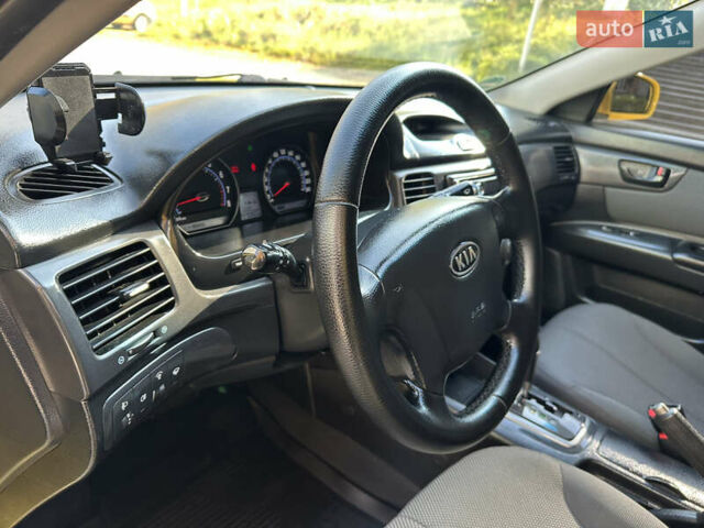 Жовтий Кіа Маджентіс, об'ємом двигуна 2 л та пробігом 257 тис. км за 4300 $, фото 81 на Automoto.ua