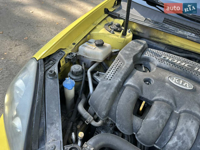 Жовтий Кіа Маджентіс, об'ємом двигуна 2 л та пробігом 257 тис. км за 4300 $, фото 93 на Automoto.ua