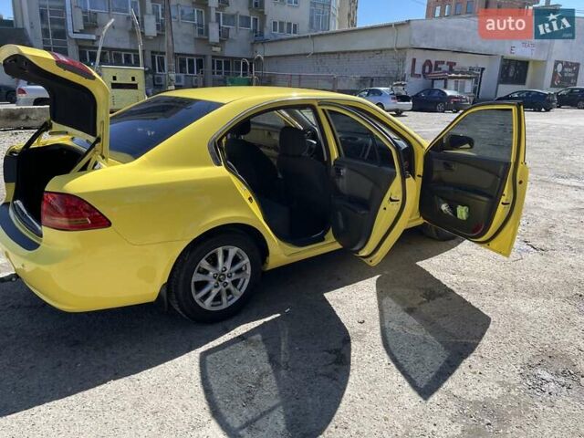 Желтый Киа Маджентис, объемом двигателя 2 л и пробегом 250 тыс. км за 5200 $, фото 4 на Automoto.ua