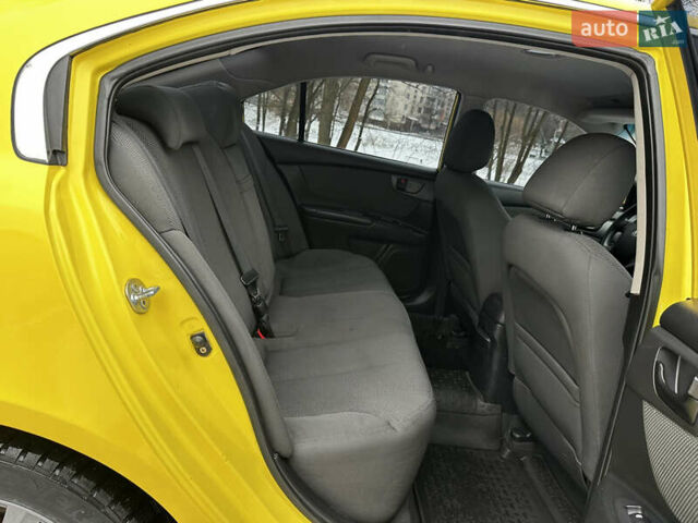 Желтый Киа Маджентис, объемом двигателя 2 л и пробегом 258 тыс. км за 3950 $, фото 31 на Automoto.ua