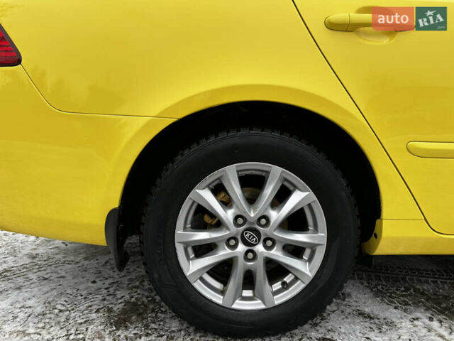 Желтый Киа Маджентис, объемом двигателя 2 л и пробегом 258 тыс. км за 3950 $, фото 26 на Automoto.ua
