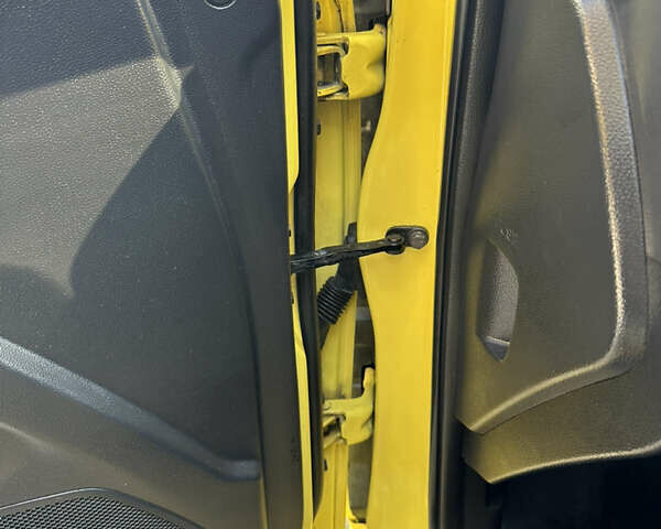 Жовтий Кіа Маджентіс, об'ємом двигуна 2 л та пробігом 257 тис. км за 4300 $, фото 45 на Automoto.ua