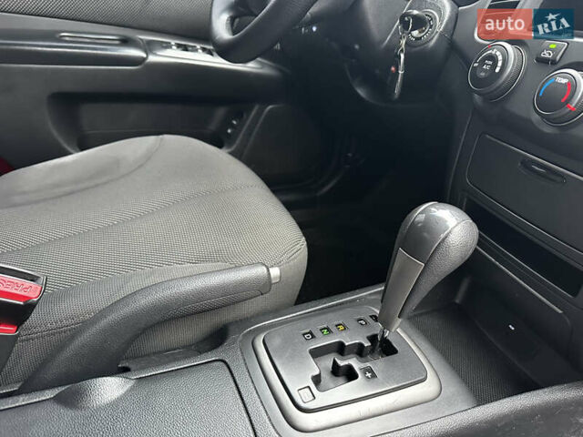 Желтый Киа Маджентис, объемом двигателя 2 л и пробегом 258 тыс. км за 3950 $, фото 45 на Automoto.ua