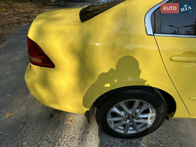 Жовтий Кіа Маджентіс, об'ємом двигуна 2 л та пробігом 257 тис. км за 4300 $, фото 28 на Automoto.ua