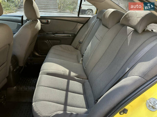 Жовтий Кіа Маджентіс, об'ємом двигуна 2 л та пробігом 257 тис. км за 4300 $, фото 56 на Automoto.ua