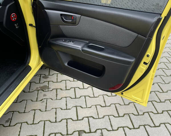 Жовтий Кіа Маджентіс, об'ємом двигуна 2 л та пробігом 269 тис. км за 5000 $, фото 12 на Automoto.ua