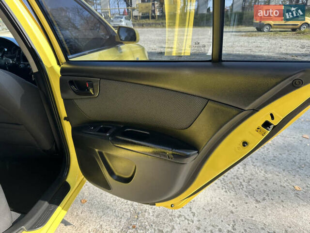Жовтий Кіа Маджентіс, об'ємом двигуна 2 л та пробігом 257 тис. км за 4300 $, фото 64 на Automoto.ua